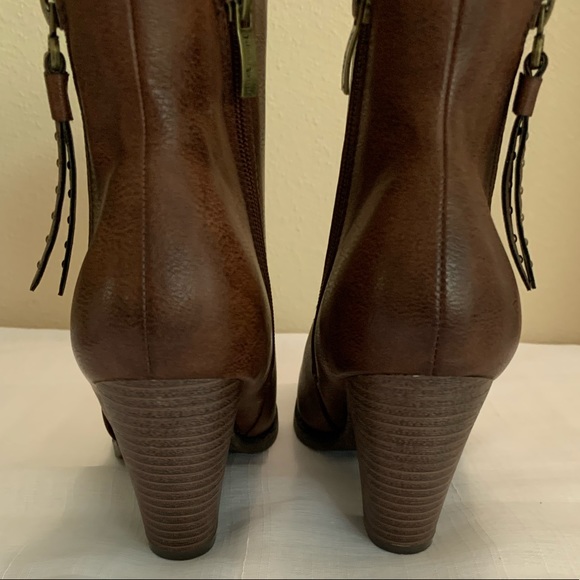 NWOT Nature Breeze Outcast-01
Distressed PU Almond Toe Ankle Boot Size 8.5 - Picture 4 of 8